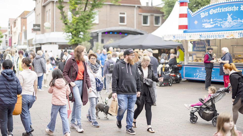 Zum Lekkermarkt werden wieder zahlreiche Besucher in der Leeraner Innen- und Altstadt erwartet. Foto: Akka Fotografie