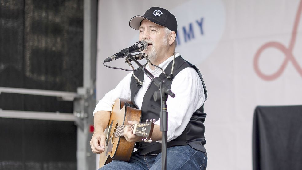 Für musikalische Unterhaltung sorgt unter anderem Jürgen Brinker. Foto: Akka Fotografie