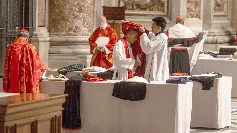 Die Kardinäle bereiten sich auf die Papstwahl vor. Foto: dpa/Oliver Weiken