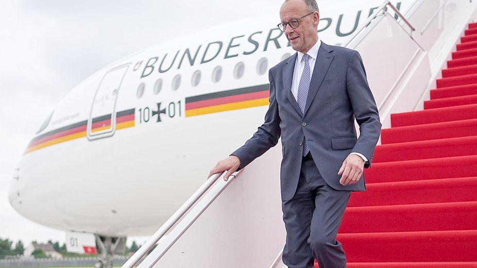 Der neue Bundeskanzler ist zu seinem ersten Besuch im Ausland in Paris eingetroffen. Foto: Michael Kappeler/dpa