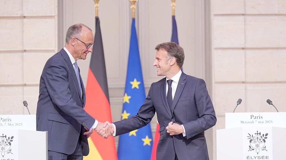 Der Empfang für den neuen deutschen Bundeskanzler in Paris war herzlich. Foto: Michael Kappeler/dpa