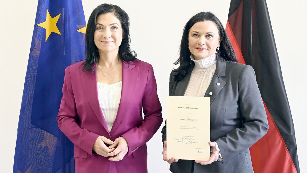 Frisch im Amt: die Bundesministerin Katherina Reiche (links) und die Parlamentarische Staatssekretärin Gitta Connemann aus Hesel. Foto: BMWK / Andreas Mertens