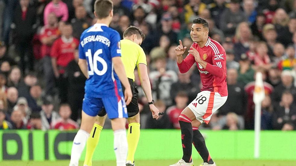 Casemiro (r) erzielte das 2:1 für Manchester United gegen Athletic Bilbao. Foto: Martin Rickett/PA Wire/dpa
