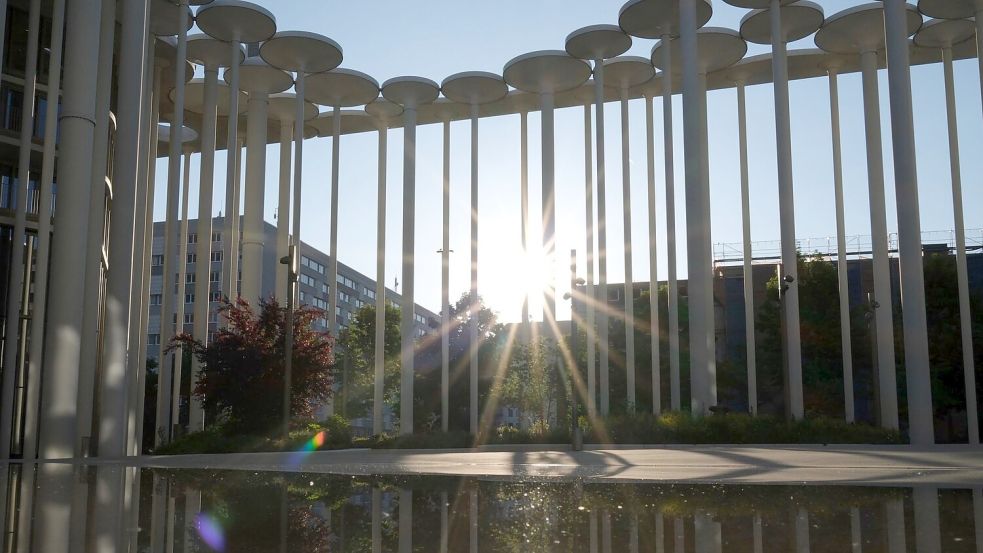 Blauer Himmel, Sonnenschein - am kommenden Wochenende wird dieses Bild vorherrschen. Foto: Sebastian Willnow/dpa