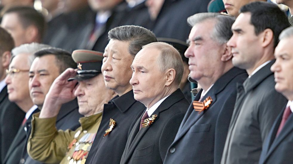 Zum 80. Jahrestag des Sieges über Nazi-Deutschland nahm der russische Präsident Wladimir Putin die traditionelle Militärparade auf dem Roten Platz in Moskau ab. Foto: Sergei Bobylev/Photo host agency RIA Novosti/AP/dpa