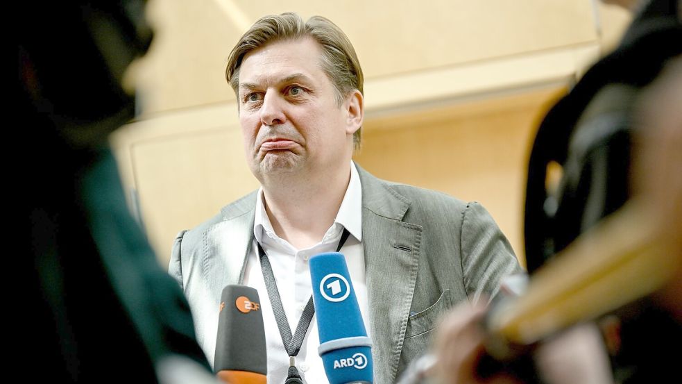Krah nennt die Vorwürfe absurd und politisch motiviert. (Archivbild) Foto: Britta Pedersen/dpa