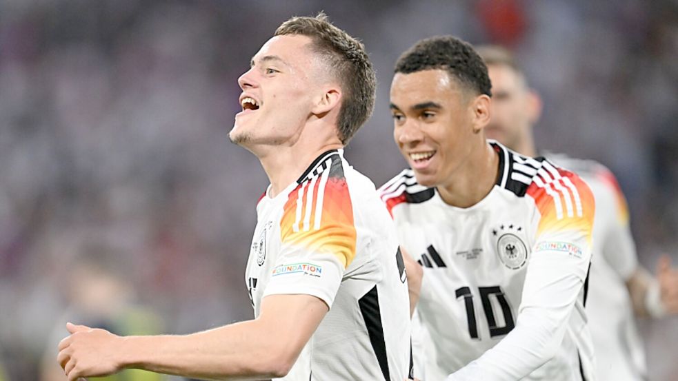 Bald in einer Vereins-Mannschaft? Florian Wirtz (l) und Jamal Musiala. Foto: Sven Hoppe/dpa