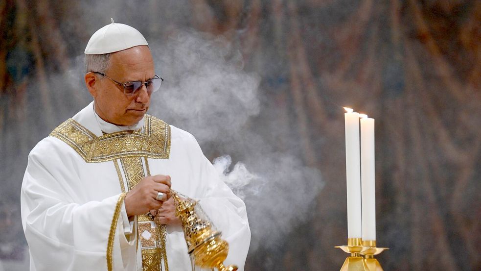 Am Morgen nach seiner Wahl zelebrierte der neue Papst eine Messe in der Sixtinischen Kapelle. Foto: Uncredited/Vatican media/AP/dpa