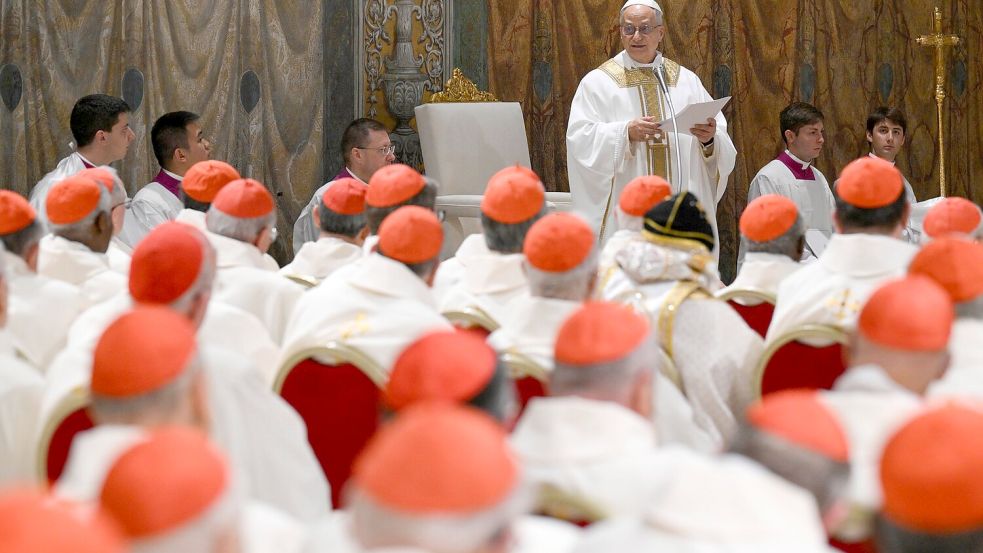 Die Männer, die bis gestern noch seine Mit-Kardinäle waren, sprach Leo in seiner Predigt direkt an: Er zähle auf sie, sagte er. Foto: Uncredited/Vatican media/AP/dpa
