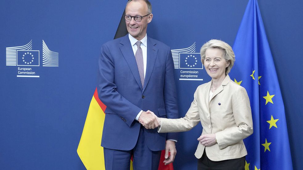 Der deutsche Bundeskanzler Friedrich Merz und die Präsidentin der Europäischen Kommission Ursula von der Leyen trafen sich in Brüssel. Foto: Virginia Mayo/dpa/AP