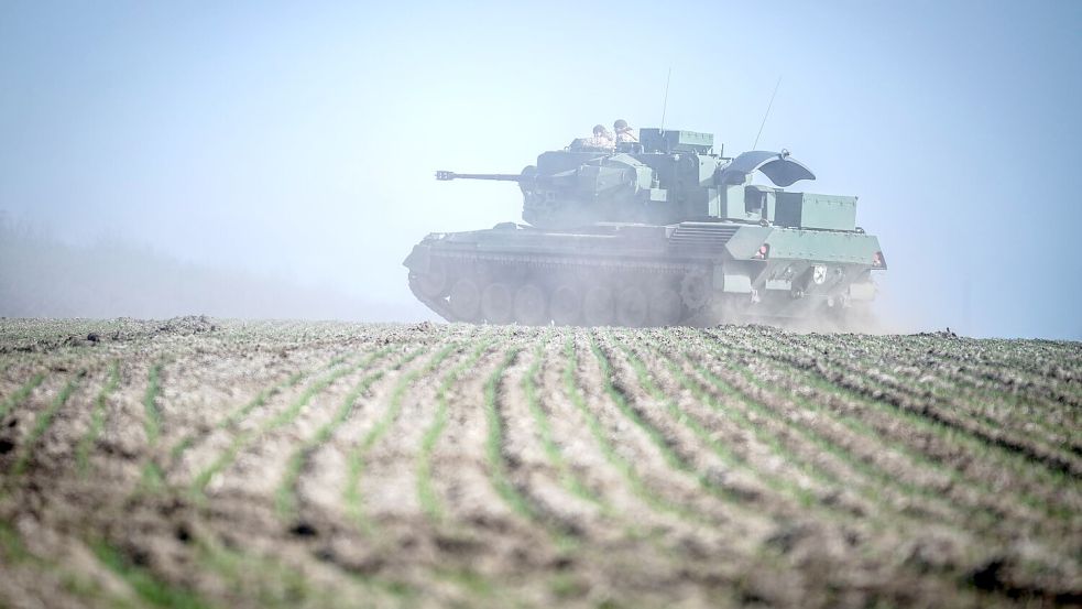 Wieviele Panzer Deutschland in die Ukraine liefert, soll künftig nicht mehr im Internet zu lesen sein. Foto: Kay Nietfeld/dpa