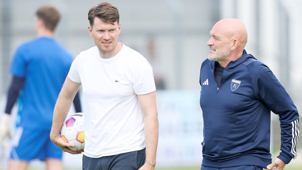 Henning Rießelmann (links) und Stefan Emmerling machen sich intensiv Gedanken über den Kader für die neue Saison. Foto: Doden/Emden