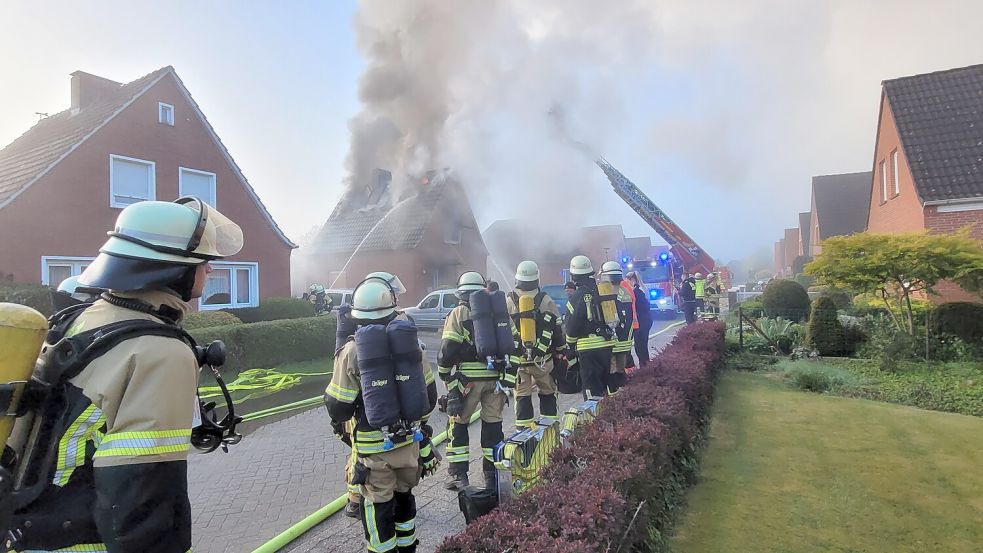 Die Feuerwehr ist in Heisfelde im Einsatz. Foto: Bodo Wolters