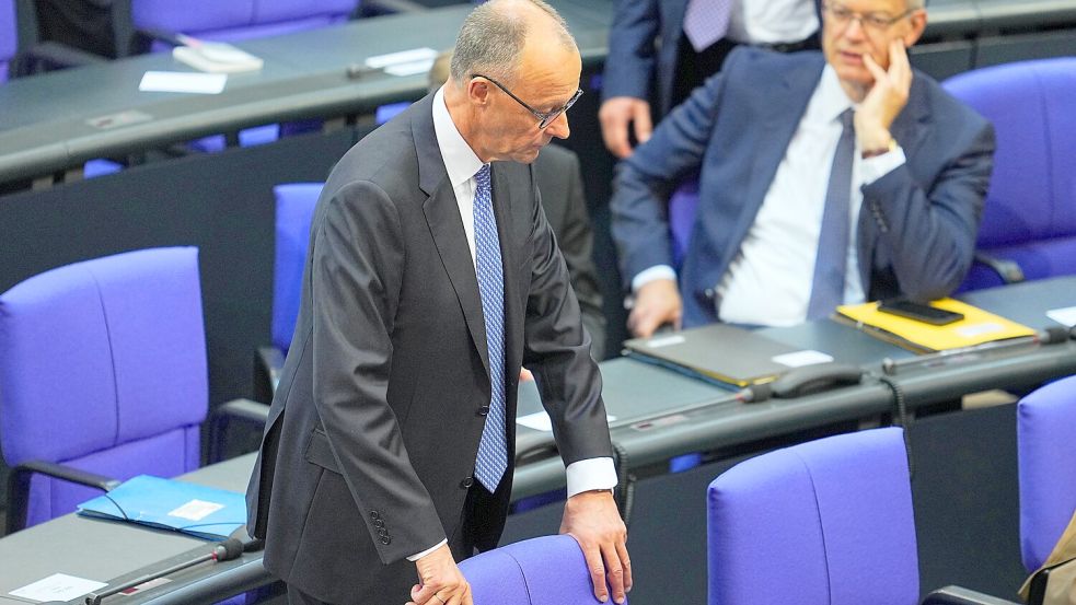 Wer hat ihn verraten? Beim ersten Wahlgang fällt Friedrich Merz durch. Auch ihn wird jetzt die Frage umtreiben, wer ihm die Gefolgschaft im letzten Moment verweigerte. Foto: dpa/Michael Kappeler