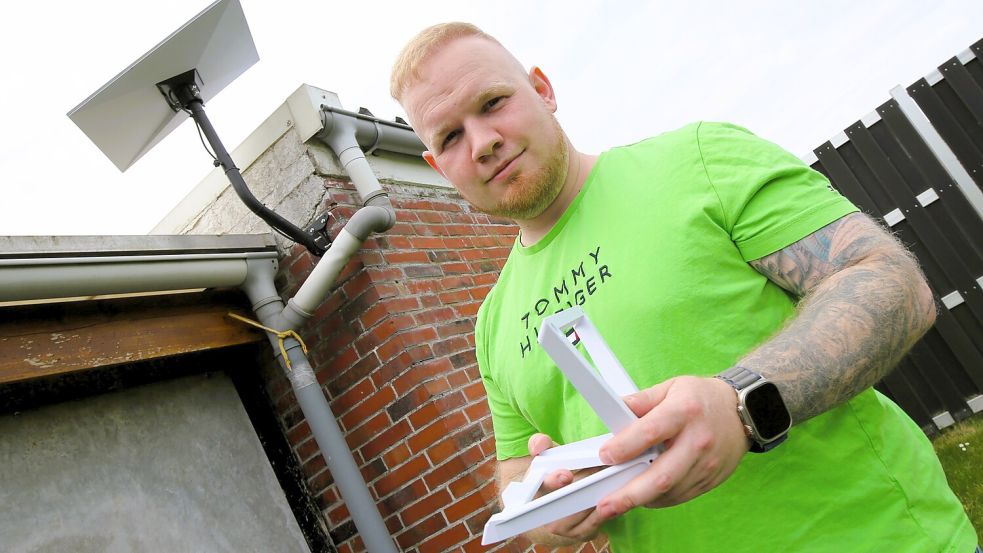 Zwar nur eine Übergangslösung, aber dafür eine gute: André Emkes nutzt Starlink, bis bei ihm endlich der Glasfaseranschluss fertig ist. Foto: Nicole Böning
