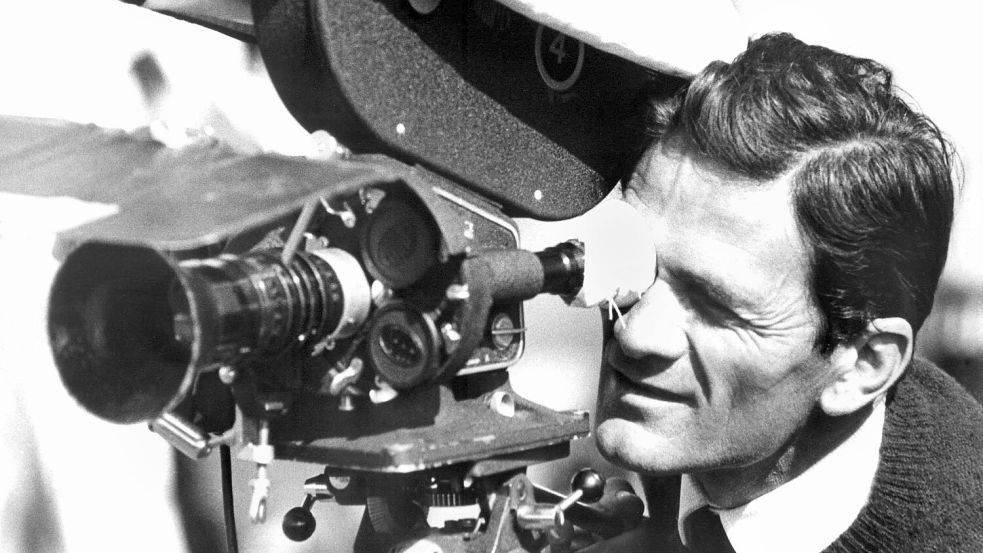 Der italienische Filmregisseur Pier Paolo Pasolini in den 60er Jahren bei Dreharbeiten - sein Film „Die 120 Tage von Sodom“ wird 1975 zu einem der größten Skandale der Kinogeschichte. Foto: UPI/dpa