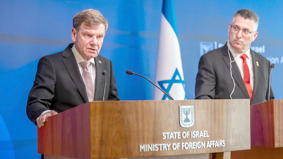 Der neue deutsche Außenminister Johann Wadephul (CDU) findet bei einer Pressekonferenz mit seinem israelischen Amtskollegen Gideon Saar klare Worte an die israelische Regierung. Foto: Michael Kappeler/dpa