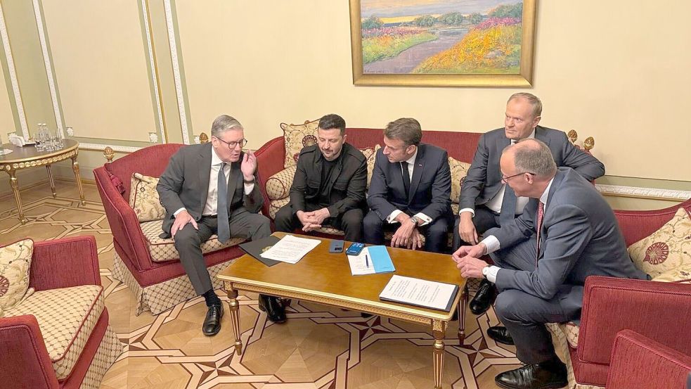 Die Staats- und Regierungschefs telefonierten von Kiew aus mit US-Präsident Donald Trump - und betonten eine wiedergefundene Gemeinsamkeit des Westens in der Ukraine-Politik. Foto: -/Ministry of Foreign Affairs of Ukraine via AP/dpa