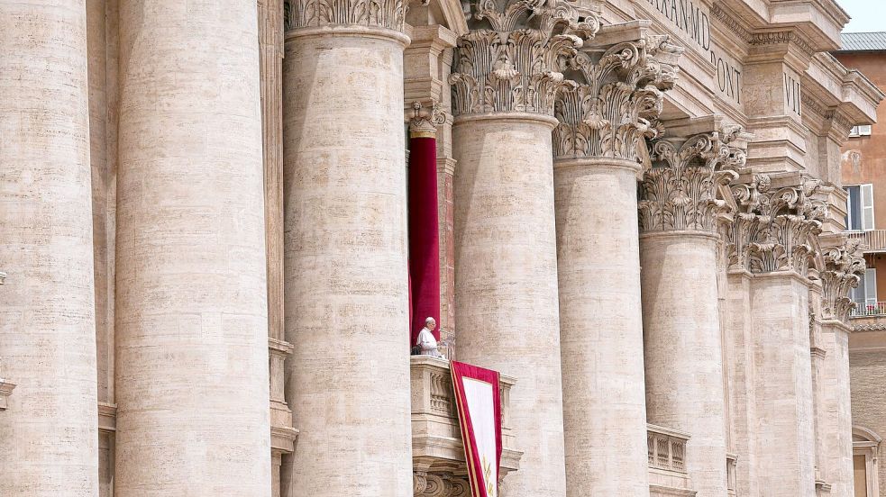 Erster Sonntagssegen des neuen Papstes. Foto: Domenico Stinellis/AP/dpa