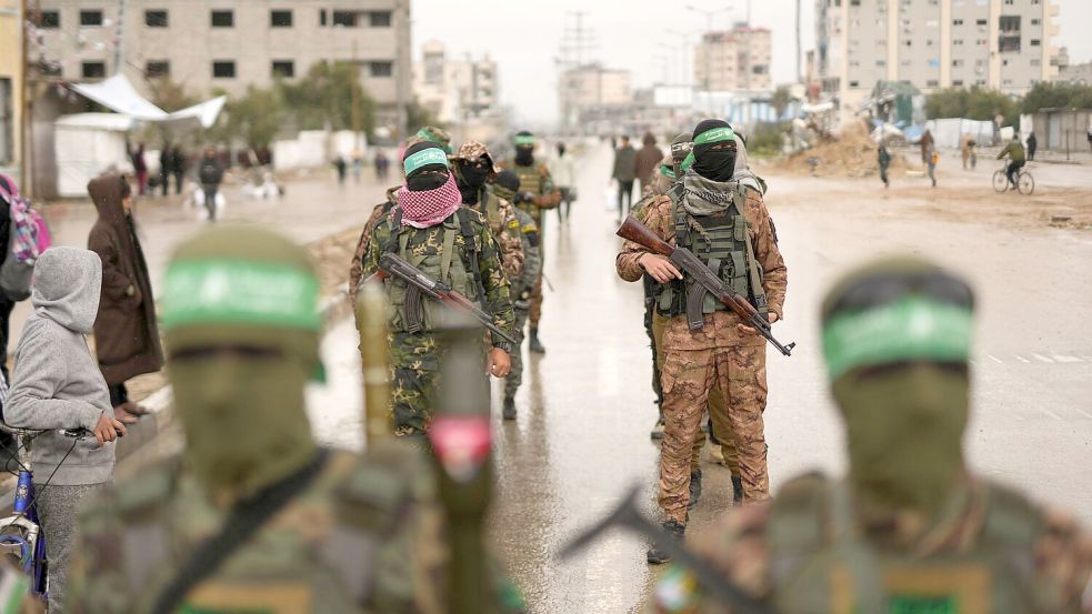 Die Hamas will eine weitere Geisel freilassen. (Archivbild) Foto: Abdel Kareem Hana/AP/dpa