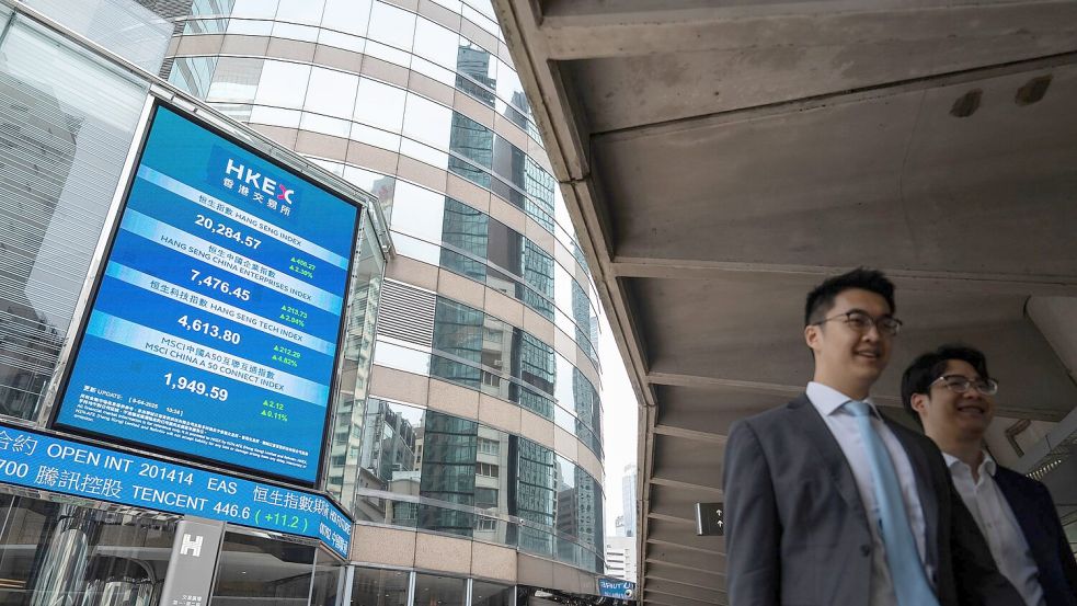 Die Märkte in Asien reagierten zunächst verhalten auf die Ergebnisse der Zoll-Verhandlungen. (Symbolbild) Foto: Chan Long Hei/AP/dpa