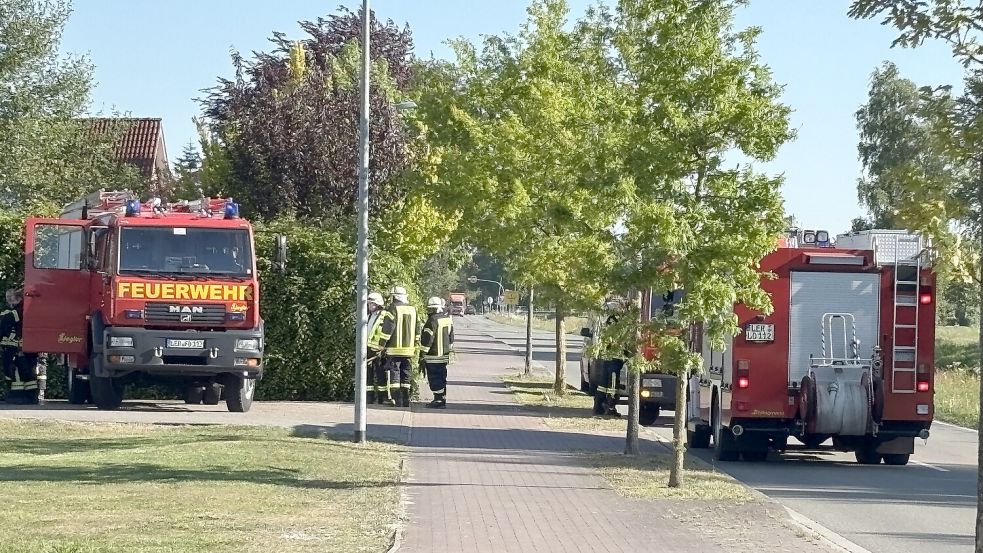 An der Nordstraße in Holterfehn gab es am Montagmorgen einen Feuerwehreinsatz. Foto: Henrik Zein