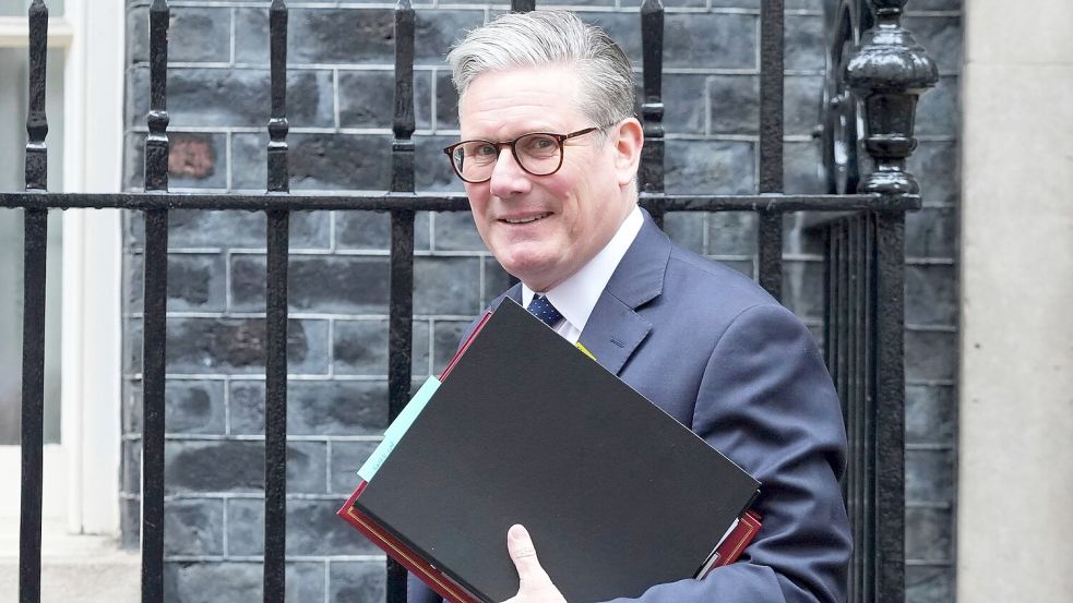 Der britische Premier Keir Starmer wird die verschärften Regeln bei einer Pressekonferenz erläutern. (Archivfoto) Foto: Frank Augstein/AP/dpa