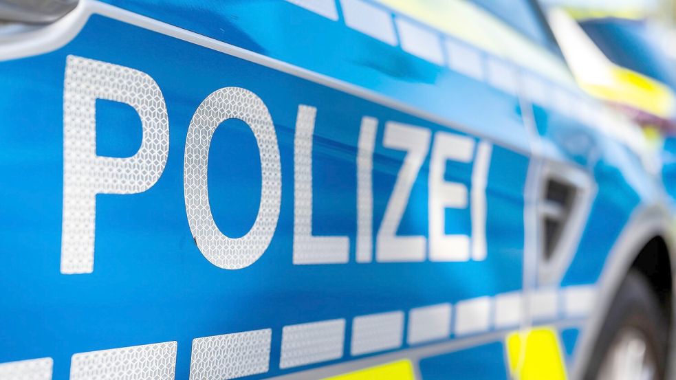 Die Rettungskräfte sind derzeit in Grimersum im Einsatz. Symbolbild: David Inderlied/dpa