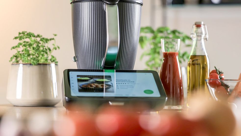 Ein Thermomix bei einer Präsentation - das Küchengerät des Herstellers Vorwerk wird im Direktvertrieb verkauft. Foto: Oliver Berg/dpa