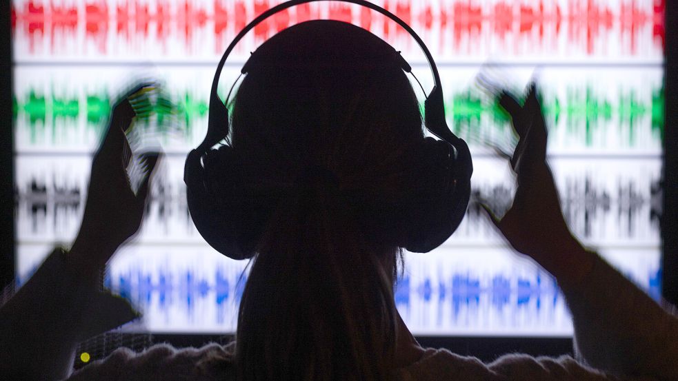 In der kanadischen Studie brachten Forscher Probanden durch konzentriertes Musikhören in einen Flow-Zustand. Foto: Jens Büttner/dpa