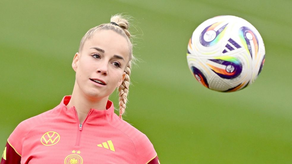 Deutsche Fußballerinnen waren in den vergangenen Jahrzehnten außerordentlich erfolgreich. Eine davon ist Giulia Gwinn. (Archivfoto) Foto: Arne Dedert/dpa