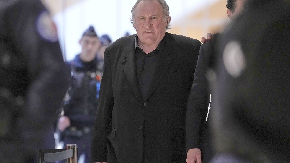 Der französische Schauspieler Gérard Depardieu ist wegen sexueller Übergriffe schuldig gesprochen worden. Foto: dpa / Aurelien Morissard