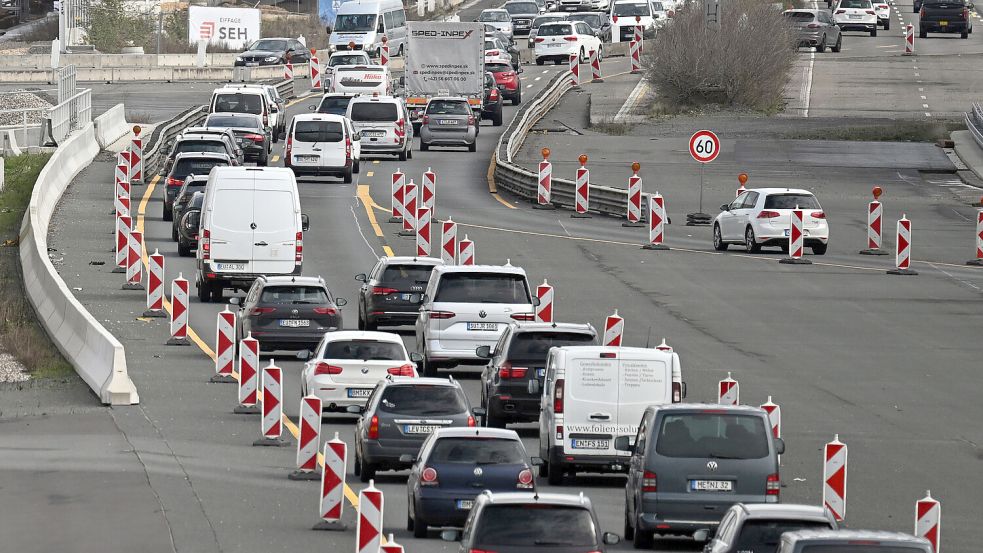 Bei Sanierungsarbeiten auf der Autobahn ist Stau quasi garantiert. Foto: dpa/Federico Gambarini