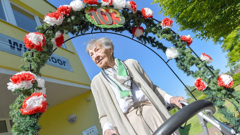 Mit ihren 103 Jahren blickt Johanna Brummer aus Wiesmoor auf ein bewegtes Leben zurück. Foto: Klaus Ortgies