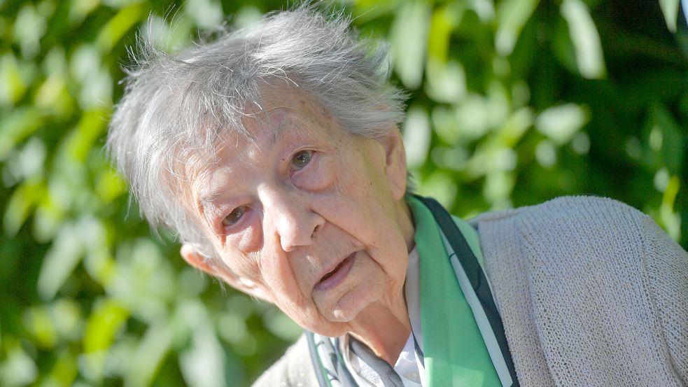 Den wachen Blick hat Johanna Brummer (103) sich erhalten. Foto: Klaus Ortgies