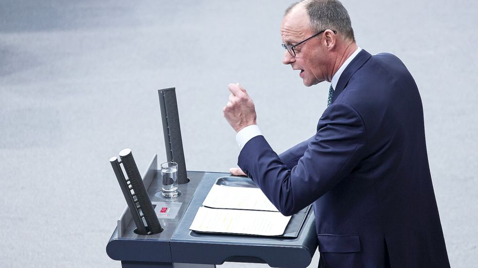 Bundeskanzler Friedrich Merz will heute im Bundestag erklären, wie er seine Wahlversprechen umsetzen will. Foto: dpa/Hannes P Albert