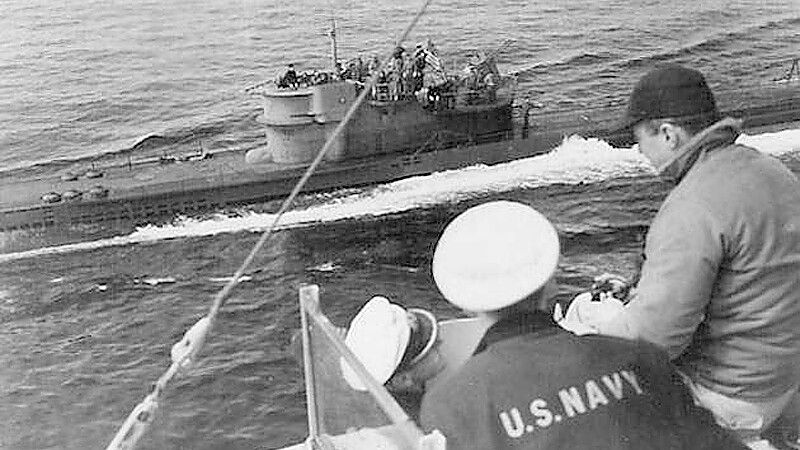 Kapitulation vor dem US-Kriegsschiff „Sutton“: Am 15. Mai war der Krieg auch für die Besatzung von „U-234“ endgültig vorbei. Foto: Wikimedia Commons/gemeinfrei