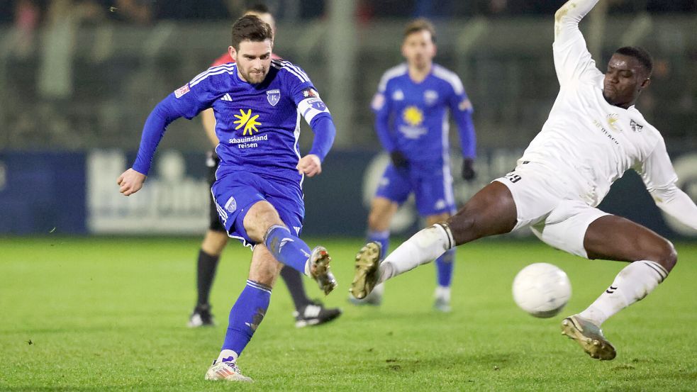 Das Hinspiel gegen Ottensen gewann Kickers Emden nach 0:2-Pausenrückstand noch mit 3:2. Emdens Kapitän Tido Steffens traf doppelt. Archivfoto: Jens Doden, Emden