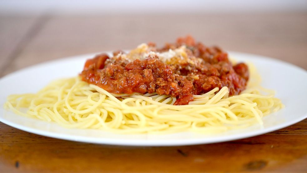 Dafür entscheiden sich viele Kantinenbesucher: Spaghetti Bolognese. Foto: Wolf von Dewitz/dpa