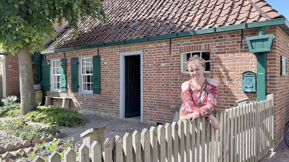 Vereinsvorsitzende Gitta Nörtker freut sich auf den Start der Saison im Landarbeitermuseum in Suurhusen. Foto: Hannah Weiden