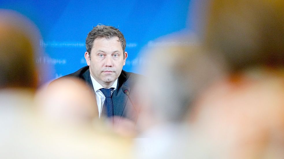 Das Ergebnis der Steuerschätzer sei weitgehend so, wie es während der Koalitionsverhandlungen schon erwartet wurde, sagte der Finanzminister. Foto: Kay Nietfeld/dpa