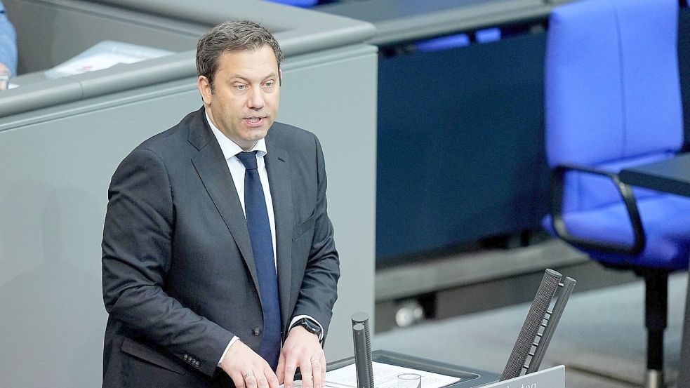 Finanzminister Lars Klingbeil (SPD) hat für den Haushalt 2025 einen ambitionierten Zeitplan. Foto: Michael Kappeler/dpa