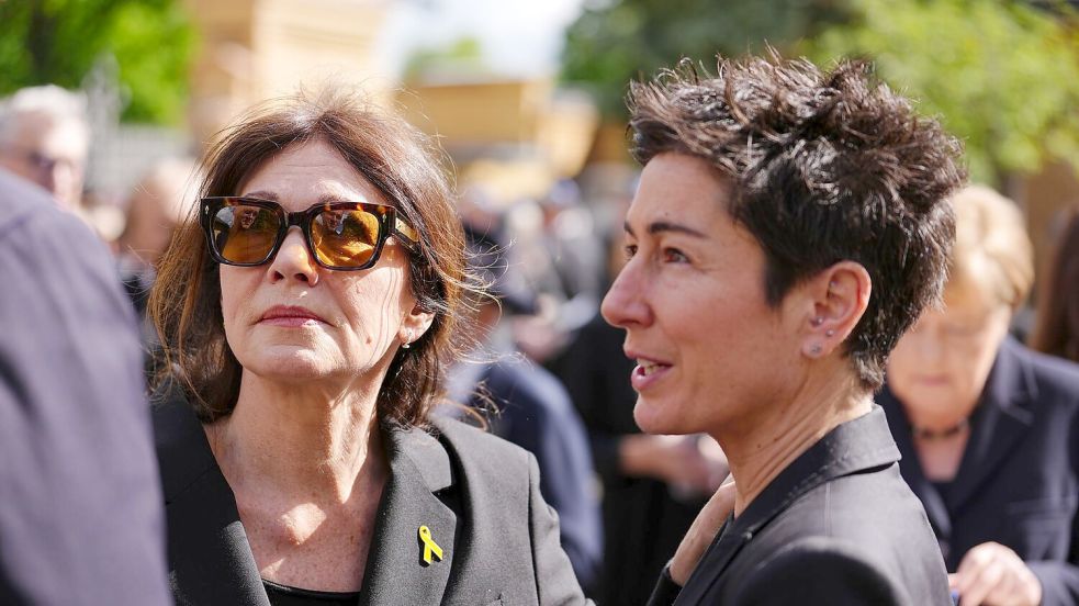 Auch Iris Berben und Dunja Hayali gehörten zu den Trauergästen. Foto: Kay Nietfeld/dpa Pool/dpa