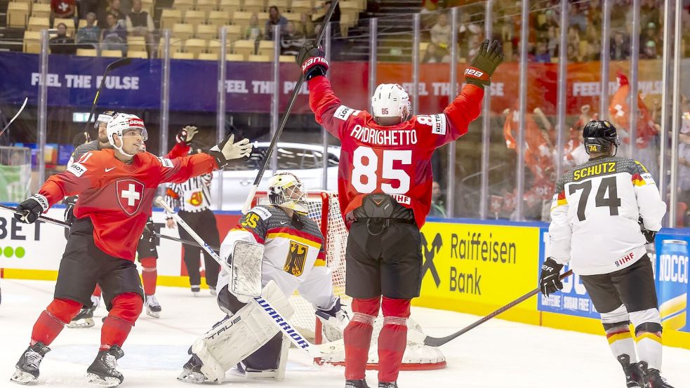 Die deutsche Abwehr war nicht nur gegen den Schweizer Sven Andrighetto überfordert. Foto: Salvatore Di Nolfi/KEYSTONE/dpa