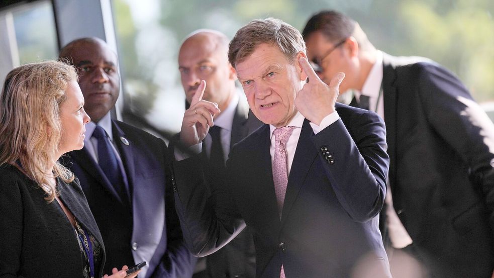 Außenminister Wadephul hat nicht nur die Opposition überrascht. Foto: Khalil Hamra/AP/dpa