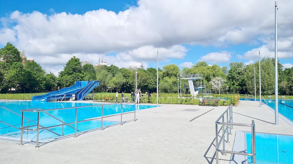 Auch im Freibad Borssum stehen die Zeichen auf Saisoneröffnung: Der Förderverein hat das Bad herausgeputzt. Foto: Förderverein Freibad Borssum