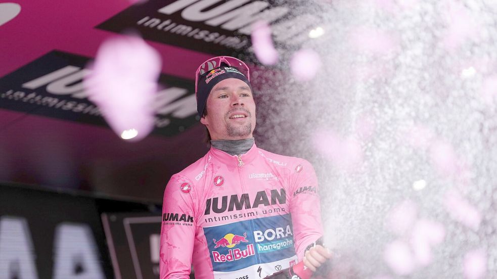 Der Slowene Primoz Roglic hat beim Giro d’Italia das Rosa Trikot des Gesamtführenden übernommen. Foto: Gian Mattia D’Alberto/LaPresse/AP/dpa
