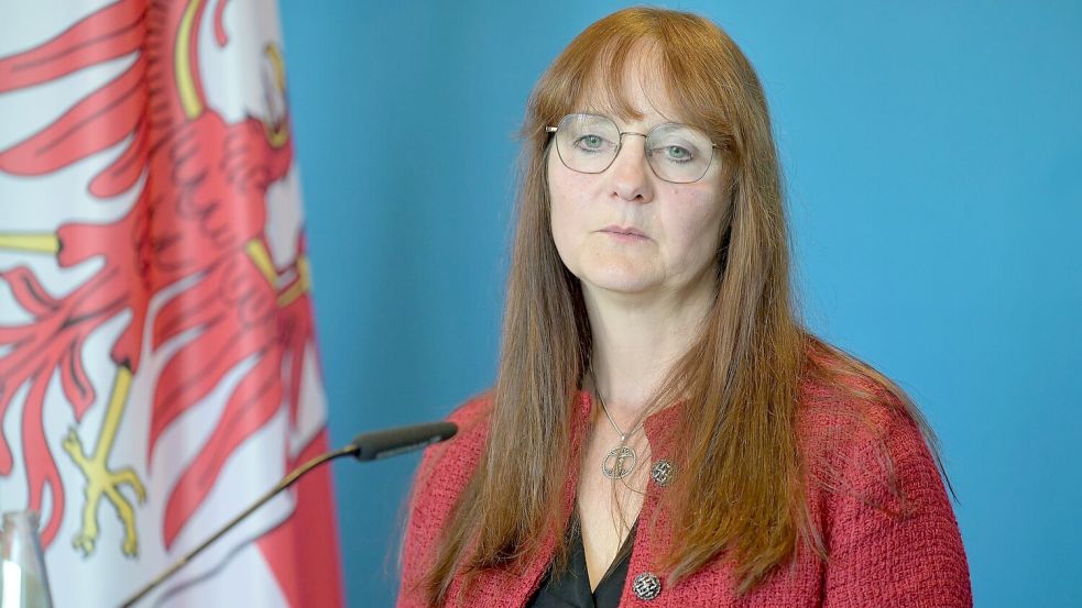 Die SPD-Politikerin Katrin Lange gibt nach tagelangem Streit um die Entlassung des Verfassungsschutzchefs in Brandenburg ihr Amt als Innenministerin auf. Foto: Michael Bahlo/dpa