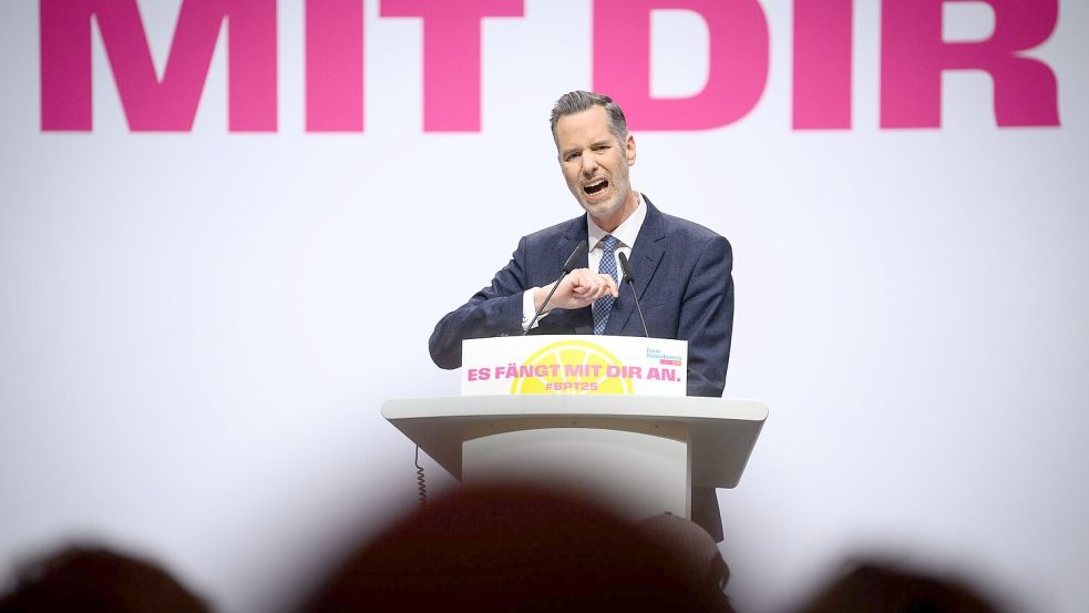 Gibt sich bei seiner Bewerbungsrede für den Parteivorsitz kämpferisch: Christian Dürr. Foto: Bernd von Jutrczenka/dpa