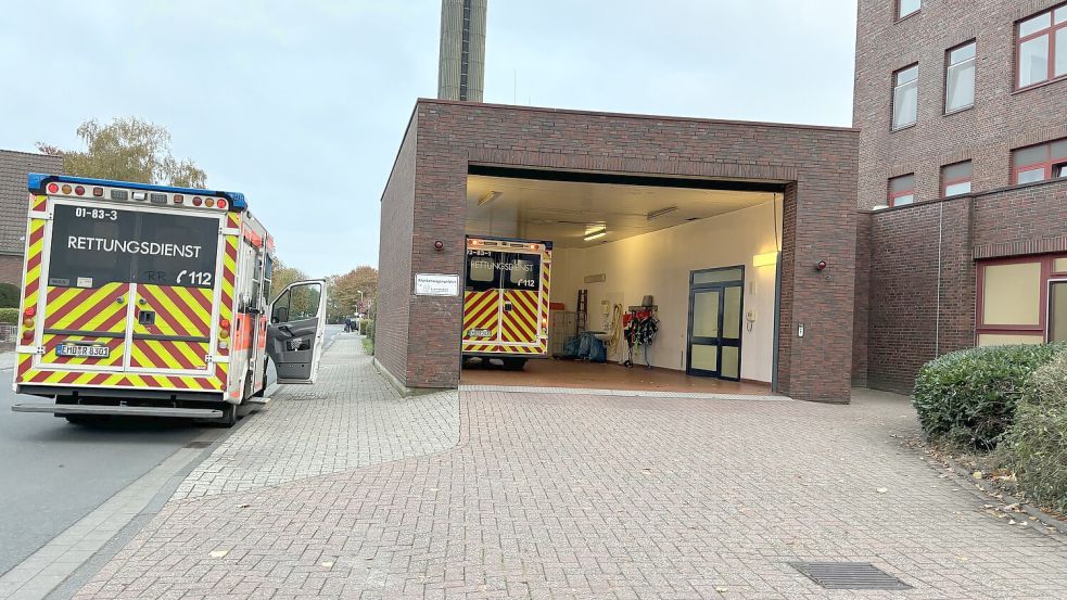 Hier kommen die Notfall-Patienten in Emden an: der Zugang per Rettungstransport. Foto: Stephanie Schuurman